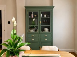 01-vitrina-restaurada-verde-oliva-pieza-protagonista