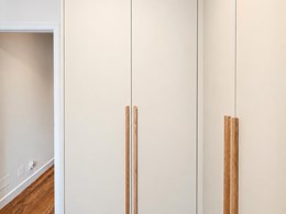 03-armario-a-medida-suelo-techo-tiradores-madera-dormitorio
