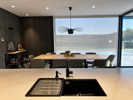 08-cocina-diseno-con-isla-central-y-vista-al-comedor