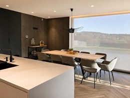 09-cocina-diseno-con-isla-central-y-vista-al-comedor