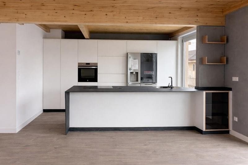 ¿Cómo organizar una cocina pequeña para ganar el doble de espacio?