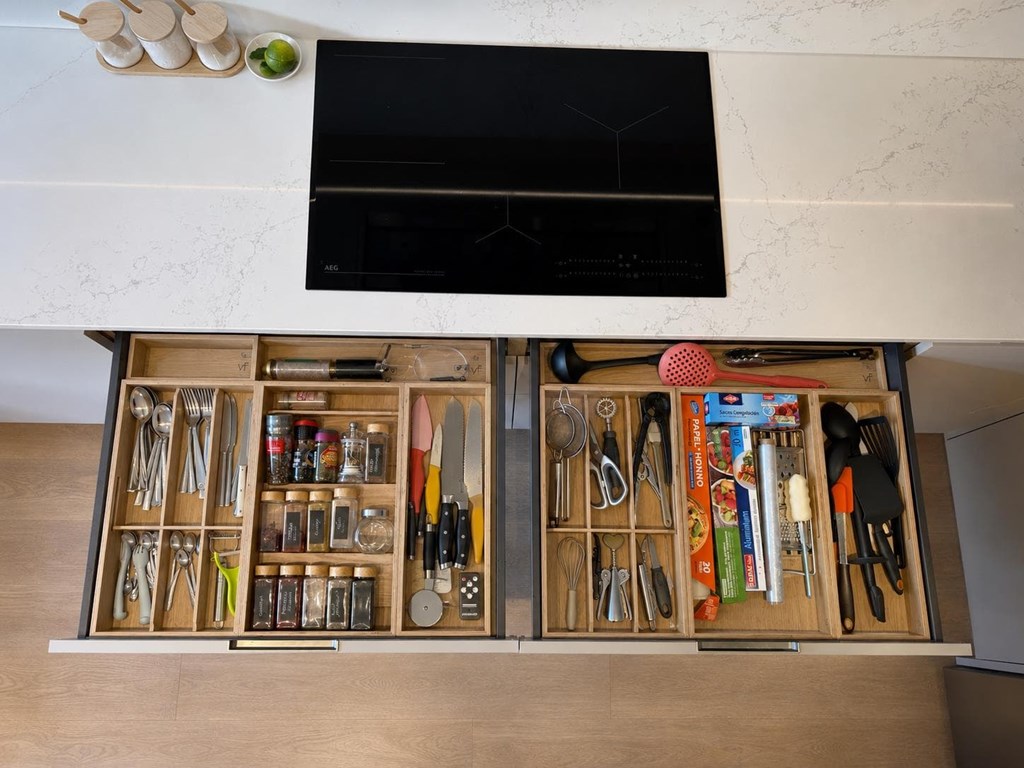Organizadores interiores en cocinas: El detalle que marca la diferencia
