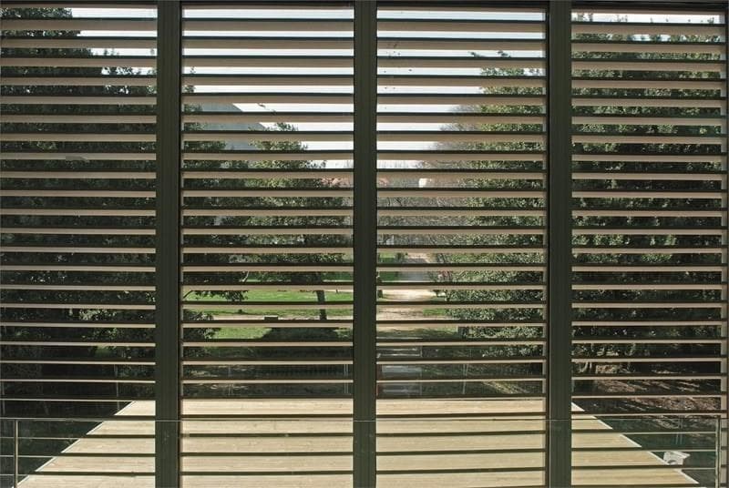 Por qué se degrada el acabado de una ventana de madera exterior y cómo lo prevenimos