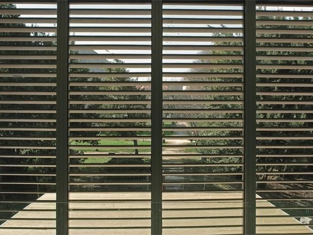 Por qué se degrada el acabado de una ventana de madera exterior y cómo lo prevenimos